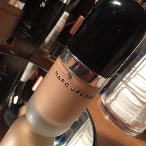 MARC JACOBS Remarcable foundation .